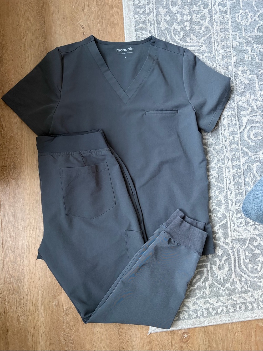 Mandala Women's V-Neck Scrub Top & Jogger Pants - Charcoal
